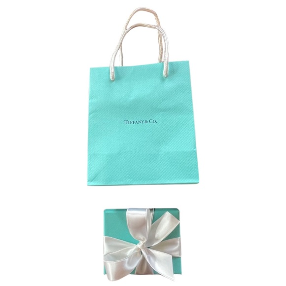 Return to Tiffany & Co. 925 Sterling Necklace Classic and Engravable - Picture 3 of 9